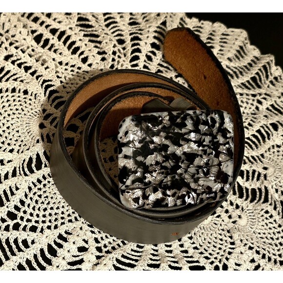 Isobelle Glass (Artist) 3D Belt Buckle and Dyed 41" Grey Belt. One of a Kind. - Picture 3 of 14